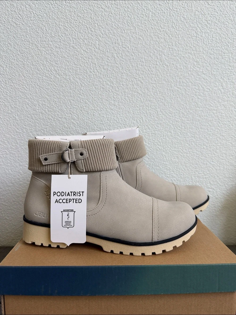 JBU Women’s Karissa Encore Stone White Ankle Booties  NIB